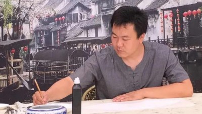 小寫意見大真章，輕著色顯深底蘊——訪青年書畫家左衛