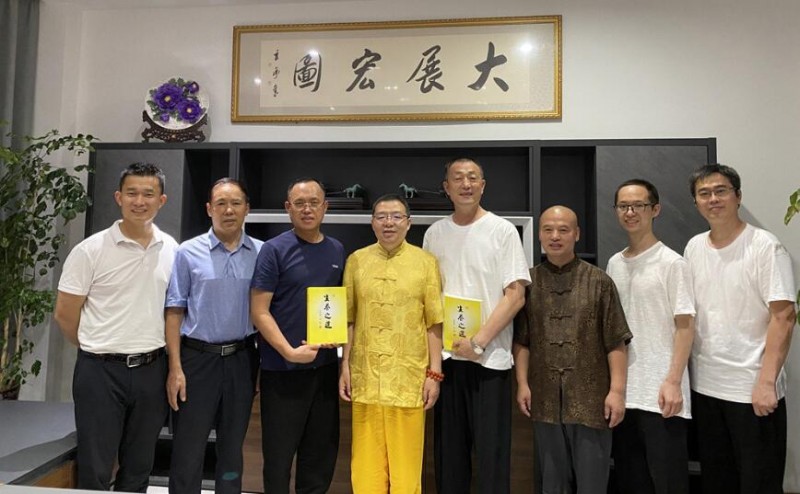 師點(diǎn)文化：認(rèn)識(shí)自己，做生命的主人