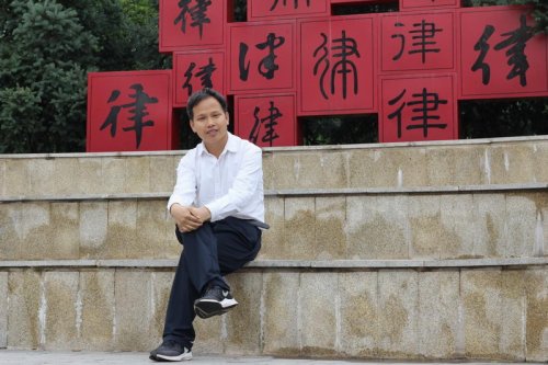 伊唐波組詩賞析